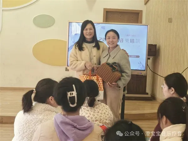 和吴园长合影.jpg