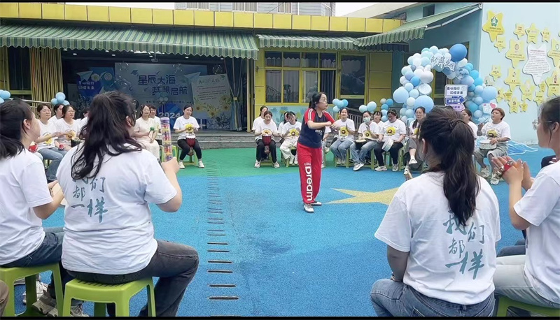 孙文老师为江阴市金钥匙儿童康复学校的老师们做鼓圈引领.jpg